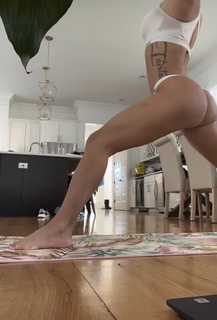 Kindly Myers feet photo 8