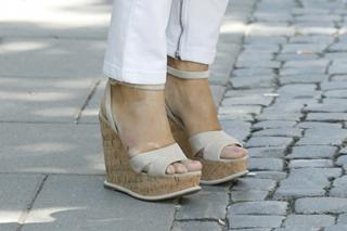 Kinga Rusin feet photo thumbnail