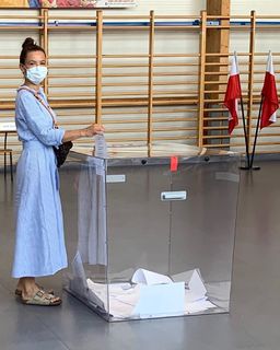 Kinga Rusin feet photo thumbnail