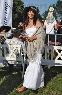 Kinga Rusin feet photo thumbnail