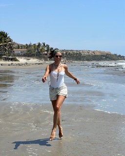 Kinga Rusin feet photo thumbnail