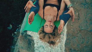 Kino MacGregor feet photo thumbnail