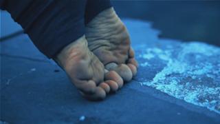 Kino MacGregor feet photo thumbnail