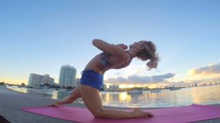 Kino MacGregor feet photo thumbnail