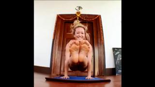 Kino MacGregor feet photo thumbnail