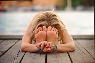 Kino MacGregor feet photo thumbnail