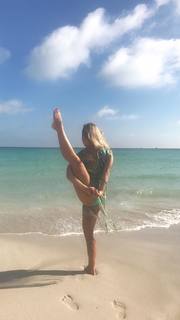 Kino MacGregor feet photo thumbnail