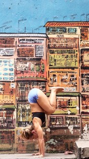 Kino MacGregor feet photo thumbnail