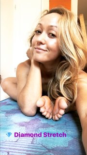 Kino MacGregor feet photo thumbnail