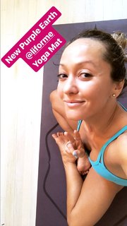 Kino MacGregor feet photo thumbnail