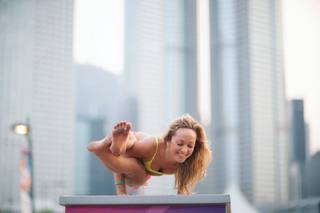 Kino MacGregor feet photo thumbnail
