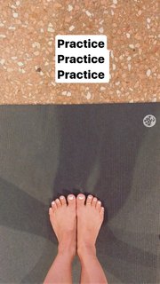 Kino MacGregor feet photo thumbnail