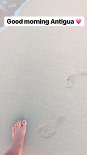 Kino MacGregor feet photo thumbnail