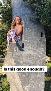 Kino MacGregor feet photo thumbnail