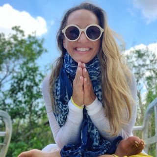 Kino MacGregor feet photo thumbnail