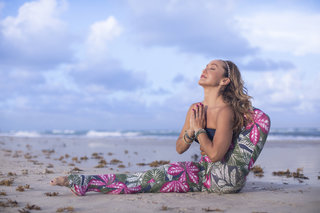 Kino MacGregor feet photo thumbnail