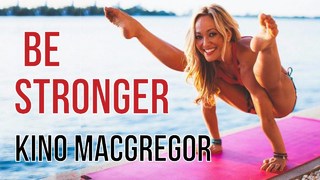 Kino MacGregor feet photo thumbnail