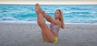 Kino MacGregor feet photo thumbnail