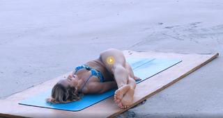 Kino MacGregor feet photo thumbnail
