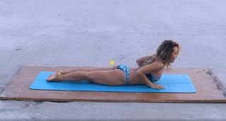 Kino MacGregor feet photo thumbnail