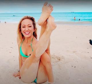 Kino MacGregor feet photo thumbnail