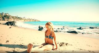 Kino MacGregor feet photo thumbnail