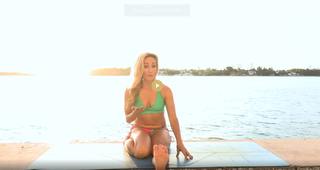 Kino MacGregor feet photo thumbnail