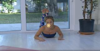 Kino MacGregor feet photo thumbnail