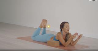 Kino MacGregor feet photo thumbnail