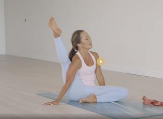 Kino MacGregor feet photo thumbnail
