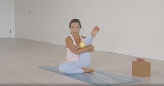 Kino MacGregor feet photo thumbnail