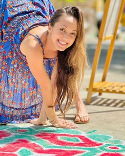 Kino MacGregor feet photo thumbnail