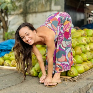 Kino MacGregor feet photo thumbnail