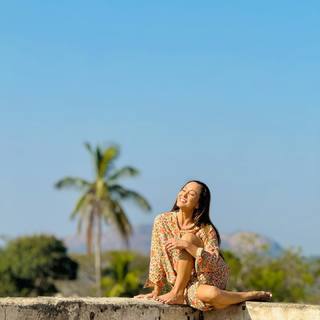 Kino MacGregor feet photo thumbnail