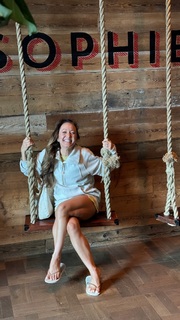 Kino MacGregor feet photo thumbnail