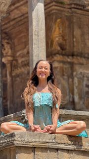 Kino MacGregor feet photo thumbnail