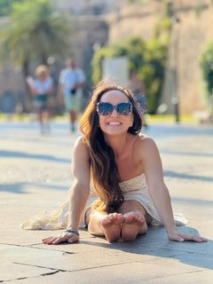 Kino MacGregor feet photo thumbnail