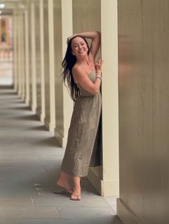 Kino MacGregor feet photo thumbnail