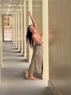 Kino MacGregor feet photo thumbnail