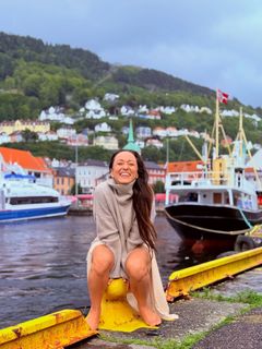 Kino MacGregor feet photo thumbnail