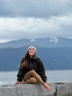 Kino MacGregor feet photo thumbnail