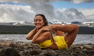 Kino MacGregor feet photo thumbnail