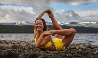 Kino MacGregor feet photo thumbnail