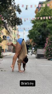 Kino MacGregor feet photo thumbnail