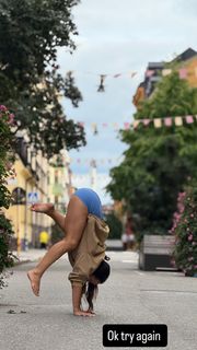 Kino MacGregor feet photo thumbnail