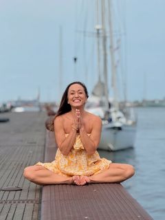 Kino MacGregor feet photo thumbnail