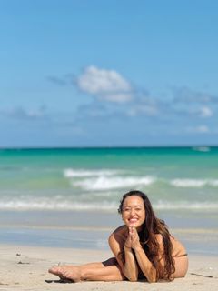 Kino MacGregor feet photo thumbnail