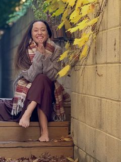 Kino MacGregor feet photo thumbnail