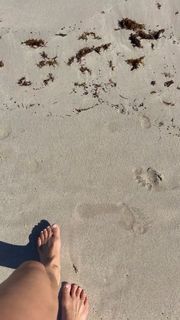 Kino MacGregor feet photo thumbnail