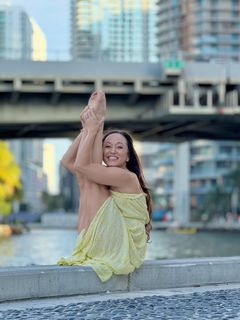 Kino MacGregor feet photo 5
